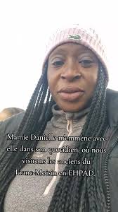 Aujourd'hui Dimanche, je passe du temps avec Mamie Danielle, une  personnalité influente au Franc-Moisin et responsable de l'association la  Maison des associations, elle m'invite à l'accompagner dans ...
