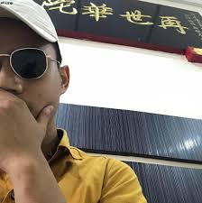 Lepaskan ku jika benar engkau tidak mahu sakitnya hatiku tiada siapa yang tahu tinggalkan ku jika engkau ada yang baru maafkan diriku ku bukan yang terbaik untuk mu. Amzar Adzrin Bukan Yang Terbaik Cover