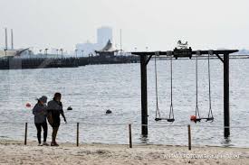Wisata ancol memberikan banyak fasilitas hiburan bagi keluarga seperti kolam renang, kereta gantung, satwa laut, sepeda air, paint ball dan masih banyak lagi. Ancol Tetap Buka Saat Libur Lebaran Tapi Ada Aturannya