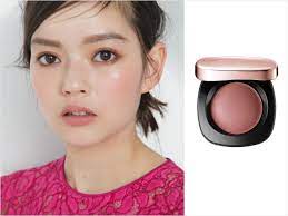 チークの入れ方 もう迷わない 血色も小顔も立体感も自由自在 michiruさんが提案する新 大人チーク ビューティ特集 spur チーク 入れ方 血色 チーク