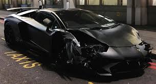 Von der einfarbigen komplettfolierung bis hin zur umfärbung ganzer firmenflotten finden sie in uns einen. Matt Schwarzer Lamborghini Aventador Sv Roadster Sturzt In London Mein Neues Auto