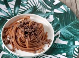 Rosso giovane frizzante temperatura di servizio: Pasta Al Vino Rosso E Salsiccia Stagioni Nel Piatto