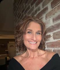 If u are a woman looking for a awesome haircut!! Check out Jess at Fine  Lines! I've never been to her before and I was nervous about getting my  haircut again really