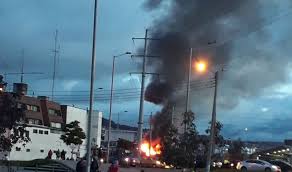 Al momento no hay reporte de personas. Incendios Bomberos Controlan Incendio En El Centro De Bogota Bogota Caracol Radio