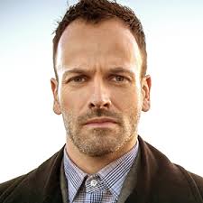 Amazon.com: Elementary: The Complete Series : Miller, Jonny Lee, Liu, Lucy,  Quinn, Aidan, Noble, John, Hill, Jon Michael, Guinee, Tim, Curnen, Monique  Gabriela: Movies & TV