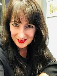 Suzanne Dalton's Instagram, Twitter & Facebook