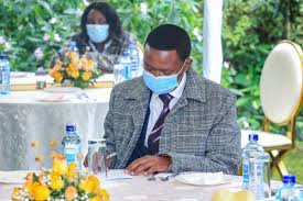 Mutua was the kenya government spokesman before resigning. Fpu95aaupfgonm