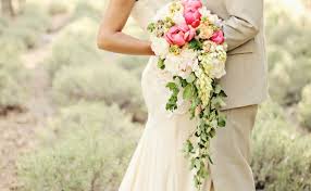 How to make wild flower wedding bouquets last during the wedding. 5 Styles Of Classic Bridal Bouquets