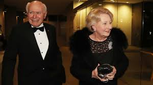 John howard (geboren 22 oktober 1952) is een australische podium en scherm acteur. Celebrating John Howard At 80 Not Out