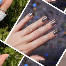 Make your christmas enjoyable with fashion and style. 25 Holiday Nail Art Festive Manicures Cute Christmas Nail Art