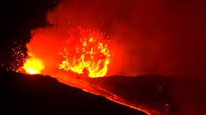 Its base has a circumference of about 93 miles (150 km). Mount Etna Eruptions Light Up Night Sky Bbc News