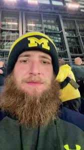 Chuck Lewis (@chroncc)