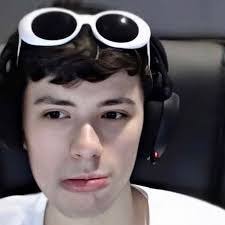 George started his professional career through his social media by posting stuff related to minecraft. Petition Georgenotfound Upload The Vlog Change Org