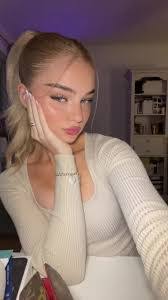 Katy Painter's Instagram, Twitter & Facebook