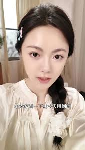 Zhao Jinmai's Metallic Eye Makeup Look