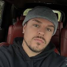 Erin Mcnab's Instagram, Twitter & Facebook