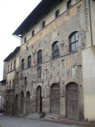 Alla vecchia anna liffey e alle strade del porto un sorso di birra per le verdi brughiere e un altro ai mocciosi coperti di fango, un brindisi anche agli gnomi a alle fate, ai folletti. 10 Cose Da Vedere Ad Arezzo In Un Giorno Girovagando Con Stefania Blog Di Viaggi E Trekking