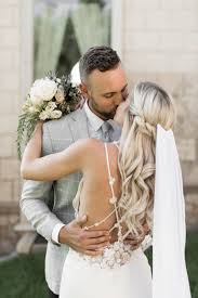Pin By Aspasia On Backless Wedding Gowns Bride Hairstyles With Veil Wedding Hair Down Wedding Hair Half