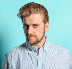 The widow's peak is the triangular shape at the front hairline that comes as a result of a thinning or receding hairline. 55 Amazing Widow S Peak Hairstyles 2021 Trends