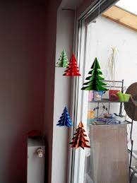 Mit den folgenden anleitungen zeigen wir ihnen, wie mit den folgenden anleitungen basteln sie sich im nu ganz originelle weihnachtsdeko, die je mehr sie die einschnitte variieren, desto individueller wird der stern. Weihnachtsdeko Deko Fenster Weihnachten Papier Basteln Weihnachtsdeko Basteln Weihnachtsdeko Basteln Mit Papier