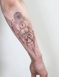 Looking for arm tattoos, here we have cool, fresh and latest arm tattoos designs for men and women, arm arm tattoo inked on the bicep tend to cause less pain during the tattooing process, due to the bicep 26. Tattoo Manner Minimalistisch Geometrisch Linien Tattoos For Guys Cool Arm Tattoos Geometric Tattoo