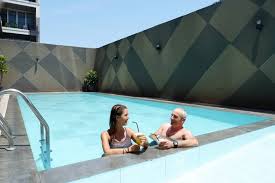 Sheraton surabaya hotel & towers, surabaya, indonesia. Hotel Murah Dengan Kolam Renang Di Surabaya 200 Ribuan Langsung Byur