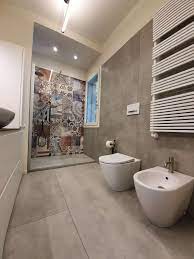 Disponendo di una variegata gamma di complementi d'arredo e mobili per il bagno, maes permette al cliente di esprimere il proprio stile e gusto affiancati dalla competenza dei propri esperti d'interior. Arredobagno Quali Sono I Migliori Marchi E Perche Fratelli Pellizzari