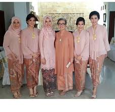 #durecordervideo saya ini direkam dengan du recorder. Great Inspiration For Kebaya Keluarga Baca Sepupu Abisan Kalo Bikin Seragaman Pake Brokat Ga Bisa Dipake Lagi Busana Batik Gaun Batik Pakaian Tradisional