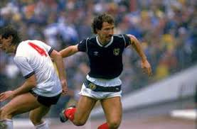 Graeme souness ➤ former footballer (central midfield) ➤ last club: Kenny Dalglish Graeme Souness Andy Gray Everton And Scotland Legend Graeme Sharp Picks His Team Mate Best Xi Goal Com