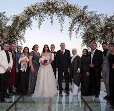 Blick.ch bietet ihnen aktuelle nachrichten und analysen zum thema. Mesut Ozil Heiratet In Istanbul Erdogan Als Trauzeuge Welt