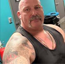 Update from Evan Singleton💪🏼🇺🇸 "gravis est caput quod coronum gerit"  “The head that wears the crown is heavy!” “I LOVE my new back piece. Thank  you Austin at H&H tattoo company. You