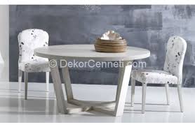 Yemek odası, mutfak ya da bahçenizin ihtiyacı olan yemek masası modelleri medusa home'un geniş ürün yelpazesinde sizleri bekliyor. Yuvarlak Yemek Masasi Modelleri 2021 Dekorcenneti Com