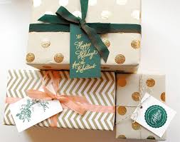 This diy gift bag tutorial let's you use the wrapping paper you already have on hand to make gorgeous gift bags! Diy Tutorial Festive Wrapping With Holiday Gift Tags