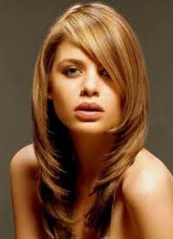 Kamu membaca artikel ini karena kamu bingung tentang potongan layer dan bagaimana cara meminta model yang sesuai keinginan pada. Potongan Rambut Layer Dengan Highlights Rambut Bob Panjang Gaya Rambut Ide Gaya Rambut