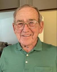 Elizabeth Hollifield's Instagram, Twitter & Facebook