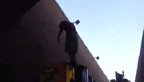 Funny car crash gif | lucu sekali ayo ketawa. Parkour Done Badly Epic Backflip Fail Gif Sport And Motor