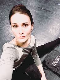 Trying to balance myself out again after spending weeks teaching at summer  intensives and before going into the office @schoolofnimbus 😌  #morningroutine #dancing #quiet #studiotime #lifestyle #dancer #teacher  #daily #balance #balletclass