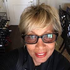 Debbie Alves's Instagram, Twitter & Facebook