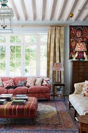 Ikat — ikatstoffe von sumba ikat ist eine webtechnik, bei der das garn vor der verarbeitung abschnittsweise eingefärbt wird. Susan Deliss French Country Home George Smith Sofa Ottoman Ikat Lampshades Katie Considers