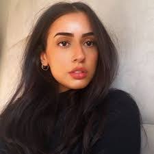 Sara Chamoun's Instagram, Twitter & Facebook