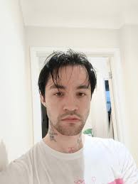 im convinced that nobody looks like me : r/Doppleganger