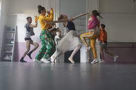 Der offizielle account von deutschlands schönster tanzshow bei rtl hier twittern wir zu #letsdance. Let S Dance Netflix Review Stream It Or Skip It
