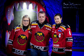 Sports club in luleå, sweden. Lulea Hockey Na Twitteri Kvallens Matchsponsor Ncc Representeras Av Anders Och Malin Gard Som Tar Emot Matchtroja Av Lagkapten Jenni Hiirikoski Samt Delar Ut Pris Till Matchens Lirare Sandra Rannerud Lhfgameday Ncc