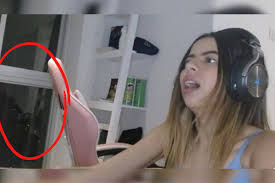 VÍDEO: Influenciadora é afastada de plataforma por causa de um reflexo;  entenda o caso