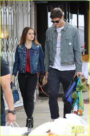 Young and emerging american actress joey king is just 20 years old but still counted as a teen star. Joey King Boyfriend Jacob Elordi Have Fun At Farmer S Market Kissing Booth Joey King Tall Guys