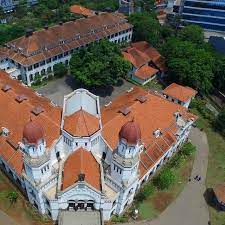 Seribu pintu semarang mungkin sedikit ada yang asing mengenai tempat wisata itu, tapi jika disebut lawang sewu pasti hampir semua orang tau, mengenai tempat. Kesan Angker Tutupi Pengetahuan Sejarah Lawang Sewu Lifestyle Liputan6 Com