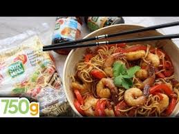 Recette De Nouilles Sautees Aux Crevettes Caramelisees 750 Grammes Recette Sponsorisee Nouilles Sautees Aux Crevettes Recettes De Cuisine Recette De Nouille