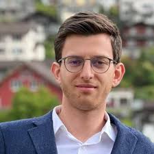 Chris Schellingerhout's Instagram, Twitter & Facebook