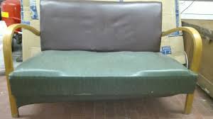 Le dimensioni divano a due posti hanno una larghezza compresa tra 120 e 180 cm, mentre per quelli lineari a tre posti parliamo di circa 180 e 260 cm. Divano Vintage In Faggio In 40053 Valsamoggia For 190 00 For Sale Shpock