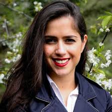 Rowena Jones (@NoniRoJones)